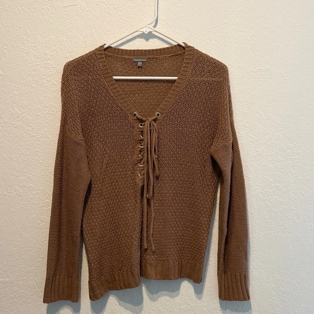 Charlotte Russe Dusty Rose Lace-Up V-Neck Knit Sweater size M Metal Soft Autumn